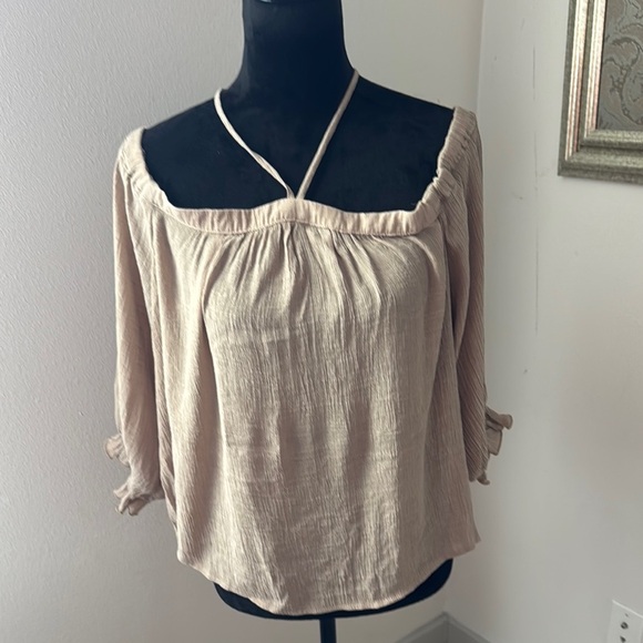 HYFVE Sz L Off the shoulder Tan airy crinkle top blouse - Picture 1 of 5